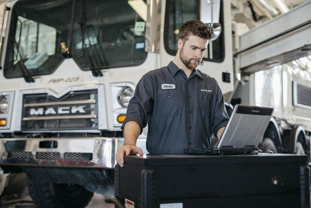 mack-trucks-puts-a-premium-on-maximum-uptime