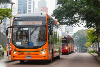 Den Volvo BZL Electric som används för demo-körningen har fyra batterier och drivs av en elmotor på 200 kW. 