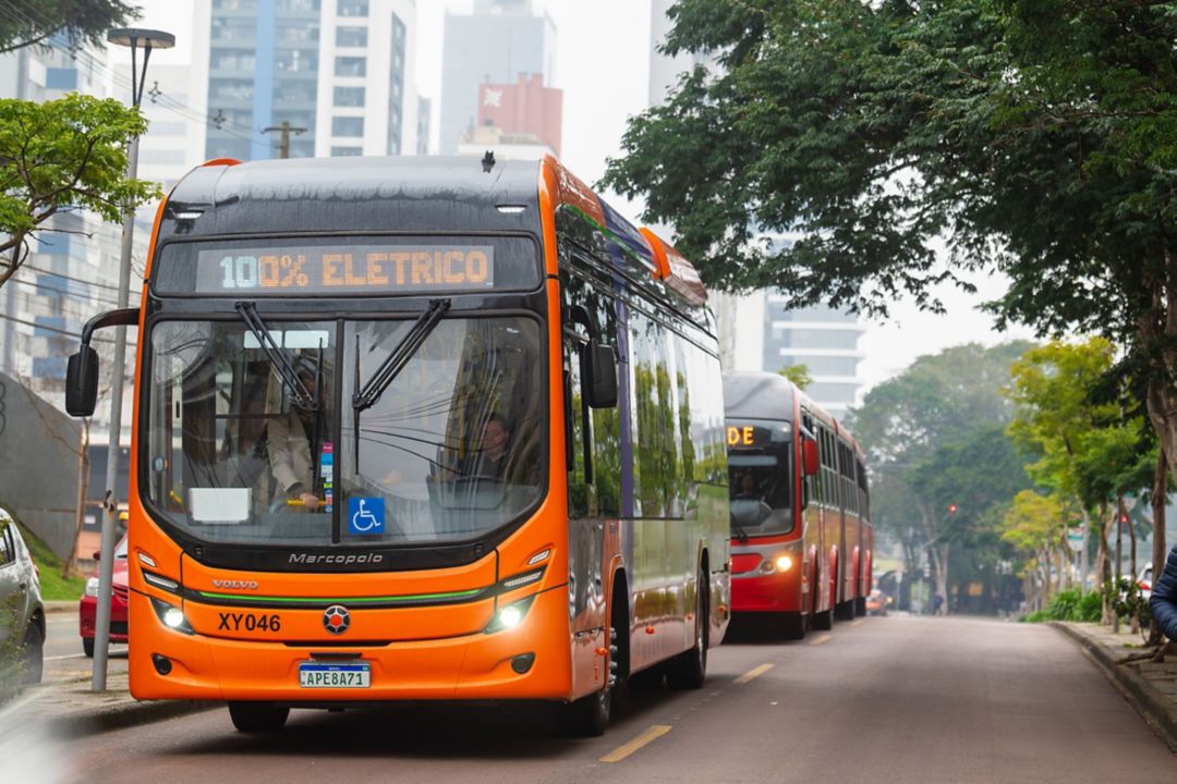The Volvo BZL Electric demonstration bus on the streets of Curitiba, Brazil.