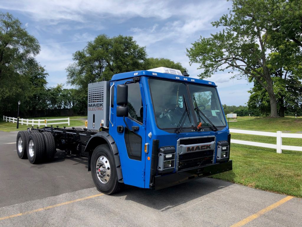 Mack Trucks Features Mack LR® Electric at ACT Expo