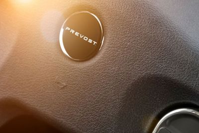 Prevost ingår i Volvokoncernen och är en av Nordamerikas största tillverkare av intercitybussar i premiumsegmentet.