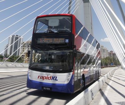 En stor fördel är att Euro 6 bussarna minskar utsläppen av luftburna partiklar och kväveoxid.
