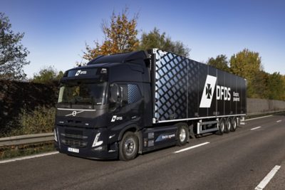 Volvo Trucks ontvangt order van opnieuw 100 elektrische Volvo-trucks van DFDS