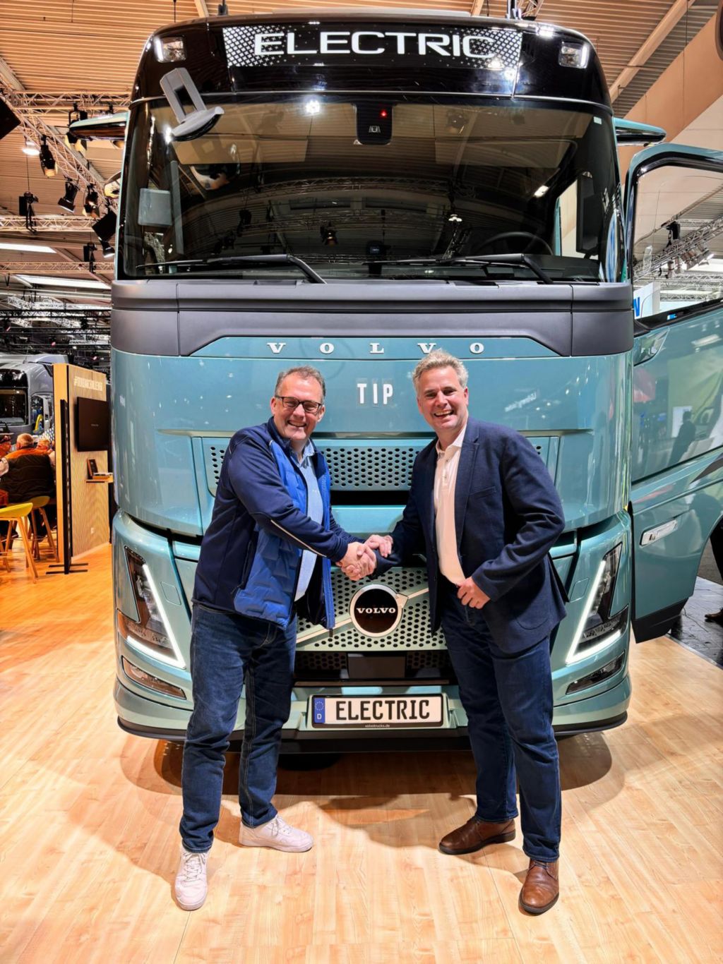 Die TIP Trailer Services Germany GmbH hat im Rahmen der IAA Transportation 150 Fahrzeuge vom Typ Volvo FH Aero bestellt.