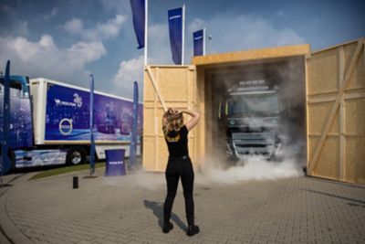 Ambasadorka Volvo Trucks Polska, Iwona Blecharczyk, rozszerza działalność o transport ponadgabarytowy.