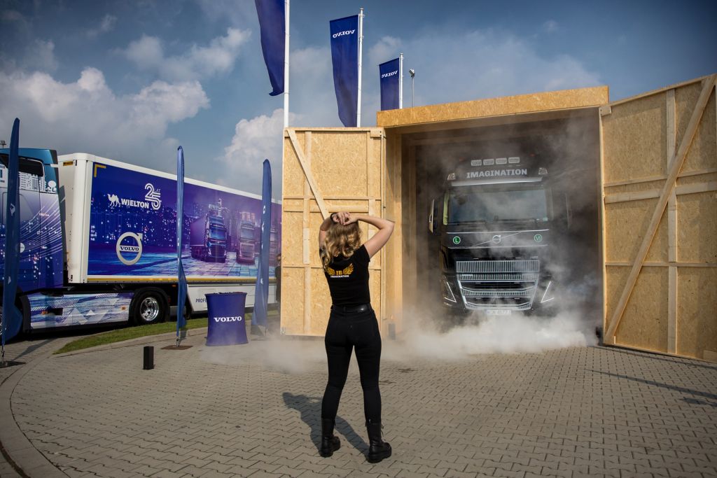 Iwona Blecharczyk rusza po ponadgabaryty nowym Volvo FH16!