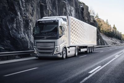 Volvo FH továbbfejlesztett aerodinamikai kialakítással – a még nagyobb üzemanyag-megtakarítás érdekében.