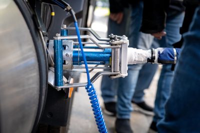 Mondstuk van een LNG-tankslang bij het tanken van (bio-)LNG