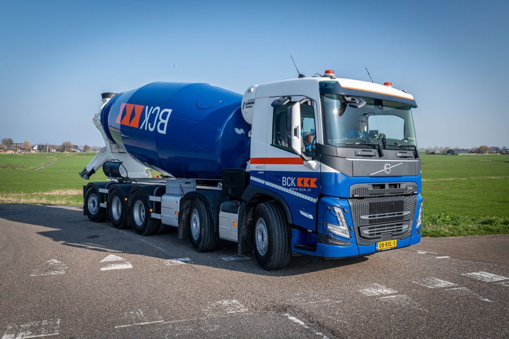 Unieke Volvo FM betonmixers voor Betonmortel Centrale Koudekerk 