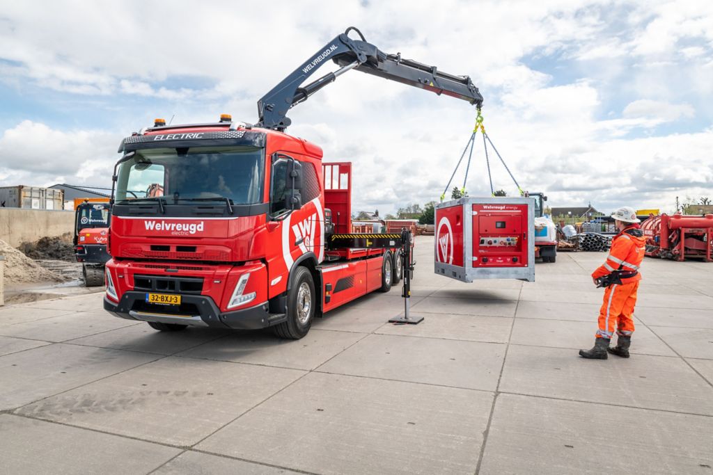 Welvreugd levert energie elektrisch met Volvo FMX Electric kraanauto