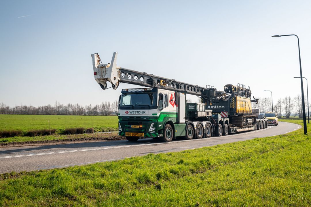 Nieuwe Volvo FM zwaartransport trekker voor Westdijk Exceptioneel Transport