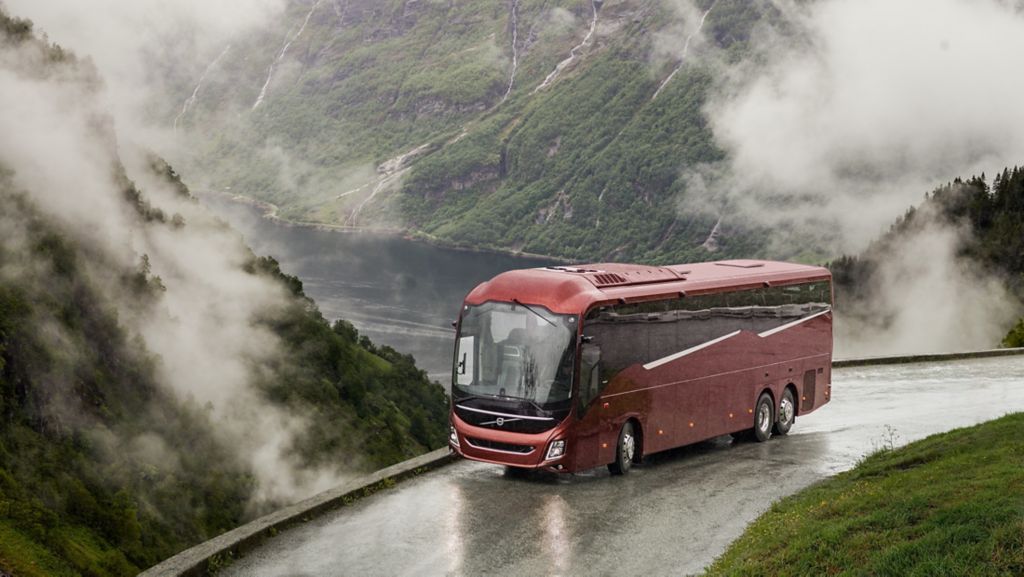 A Volvo 9900 driving on a mountain road