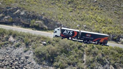 The ATS Volvo FH with Volvo Torque Assist climbs a hill in Cape Town