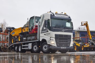  Arnold Plant Hire has taken delivery of a new Volvo FH 420 Globetrotter 8x2 rigid.