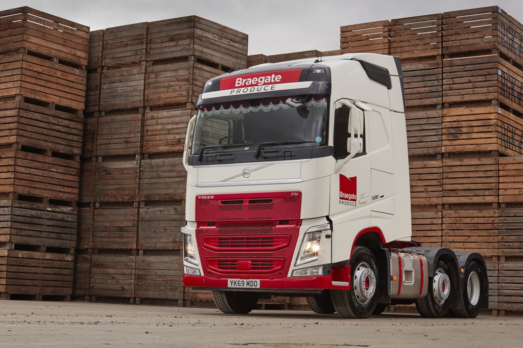 Volvo takes root at Braegate Produce with crisp new FH tractor