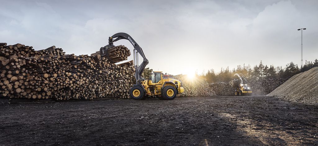 VOLVO CONSTRUCTION EQUIPMENT EXTENDS LOG-HANDLING ABILITIES WITH NEW L200H HIGH LIFT WHEEL LOADER
