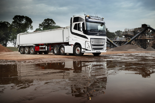Volvo FH - Bayliss Bros