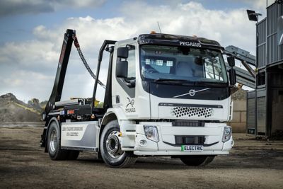 Pegasus Skip Hire has taken delivery of a new Volvo FE Electric skiploader.  