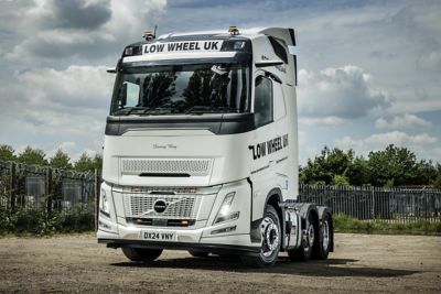 Walsall’s Low Wheel UK has welcomed a brand-new Volvo FH Aero 500 6x2 tractor unit, the first FH Aero to be deployed into day-to-day customer operation in the UK.