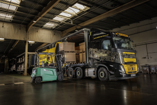 Volvo FH Aero - Hallam Express