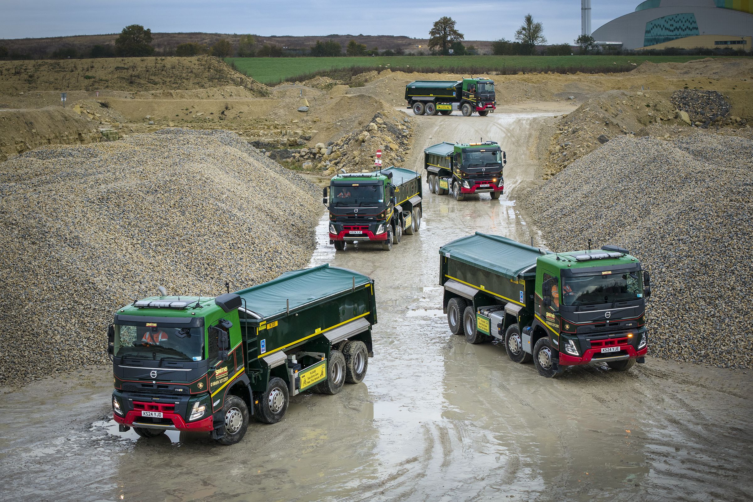 Tip-top fuel economy sees Smith & Sons (Bletchington) acquire five new Volvo FMX rigids