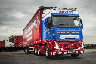 Volvo FH Aero - Trevor Pye