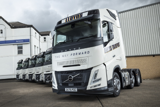Volvo FH Aero - Lloyds Transport