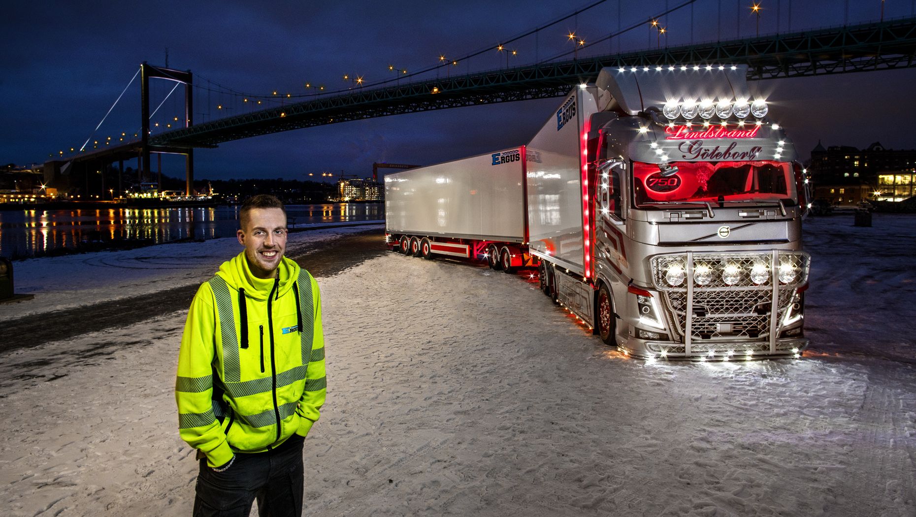 Christoffer Lindstrands Volvo FH16 drar till sig många blickar på vägarna. 