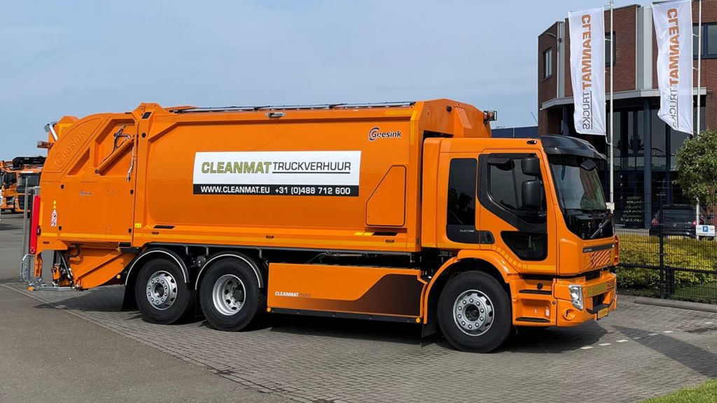 Allereerste Volvo FE Electric 6x2 huisvuilwagen voor Clean Mat Truckverhuur