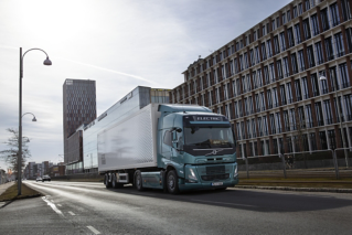 DHL et Volvo Trucks donnent le coup d’envoi d’une nouvelle coopération zéro émission avec une commande de 44 camions électriques