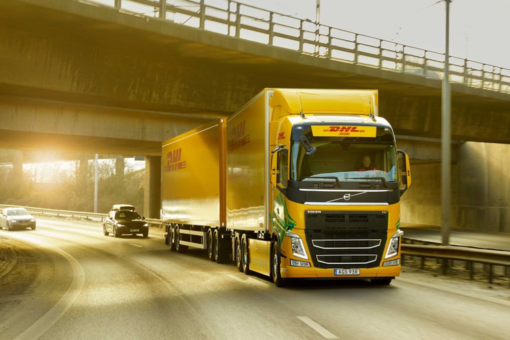 „DHL Freight“ ir „Volvo Trucks“ skatins iškastinio kuro nenaudojančius regioninių gabenimų sunkvežimius 