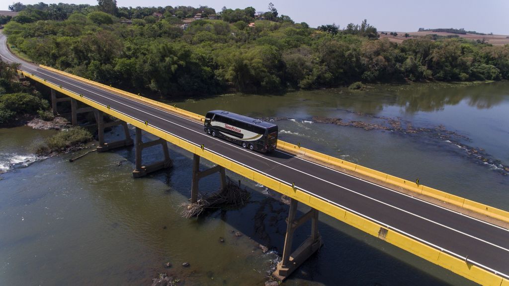 A Volvo B420 on a bridge in Brazil