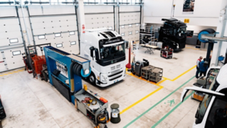 Veicolo in officina dall'alto