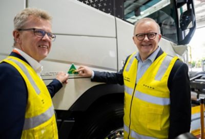 L-R: Roger Alm, Executive Vice President of Volvo Group and President of Volvo Trucks, and The Hon. Anthony Albanese MP, Prime Minister of Australia