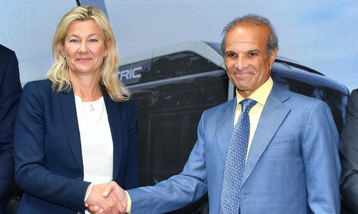 Anna Westerberg, vd på Volvo Bussar, och Karim Ghabbour, MCV President, Manufacturing Commercial Vehicles
