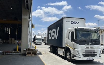 Volvo electric truck carrying a DSV container