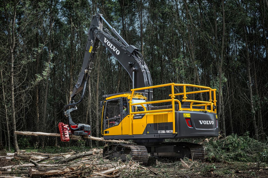 Escavadeira Volvo EC220DL para colheita florestal | Grupo Volvo
