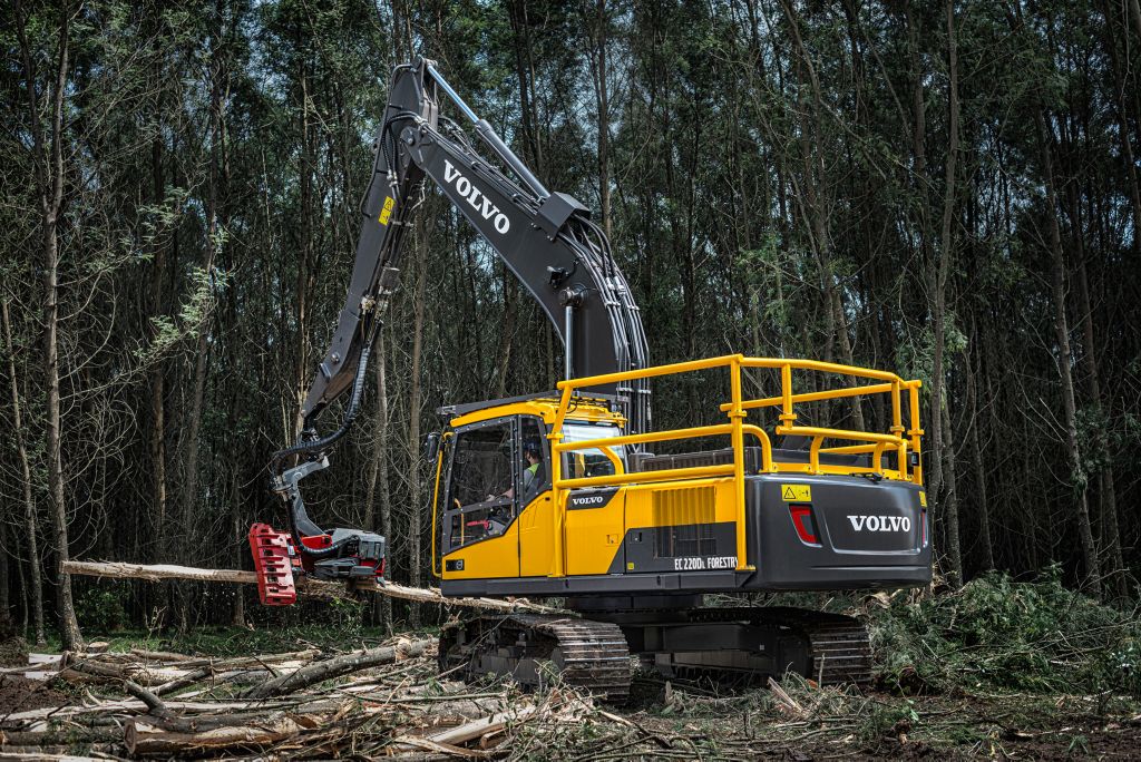 Escavadeira Volvo EC220DL para colheita florestal | Grupo Volvo