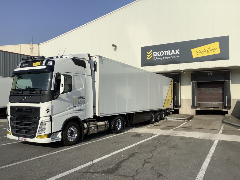 Ekotrax met en service deux tracteurs  Volvo Trucks FH LNG super-équipés