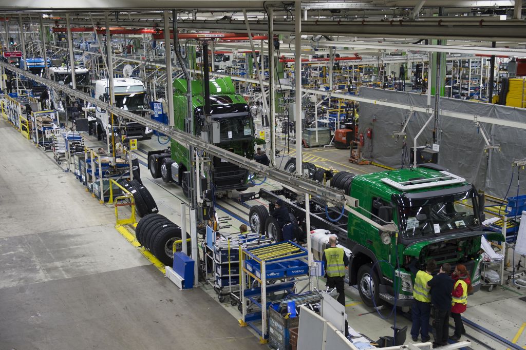 Volvo Trucks aloittaa tuotannon uudelleen