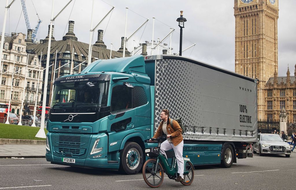 Volvo Trucks gets five-star review in independent safety test
