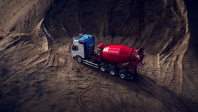 O novo Volvo FMX equipado com uma betoneira