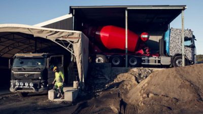 Nové Volvo FMX vozí beton do dolu Renström poblíž města Skellefteå