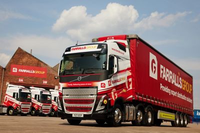 Farrall’s Group has taken delivery of 10 new Volvo FH 500 6x2 tractor units.