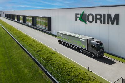 Volvo Trucks Italia consegna a Florim S.p.a. due FH Electric.