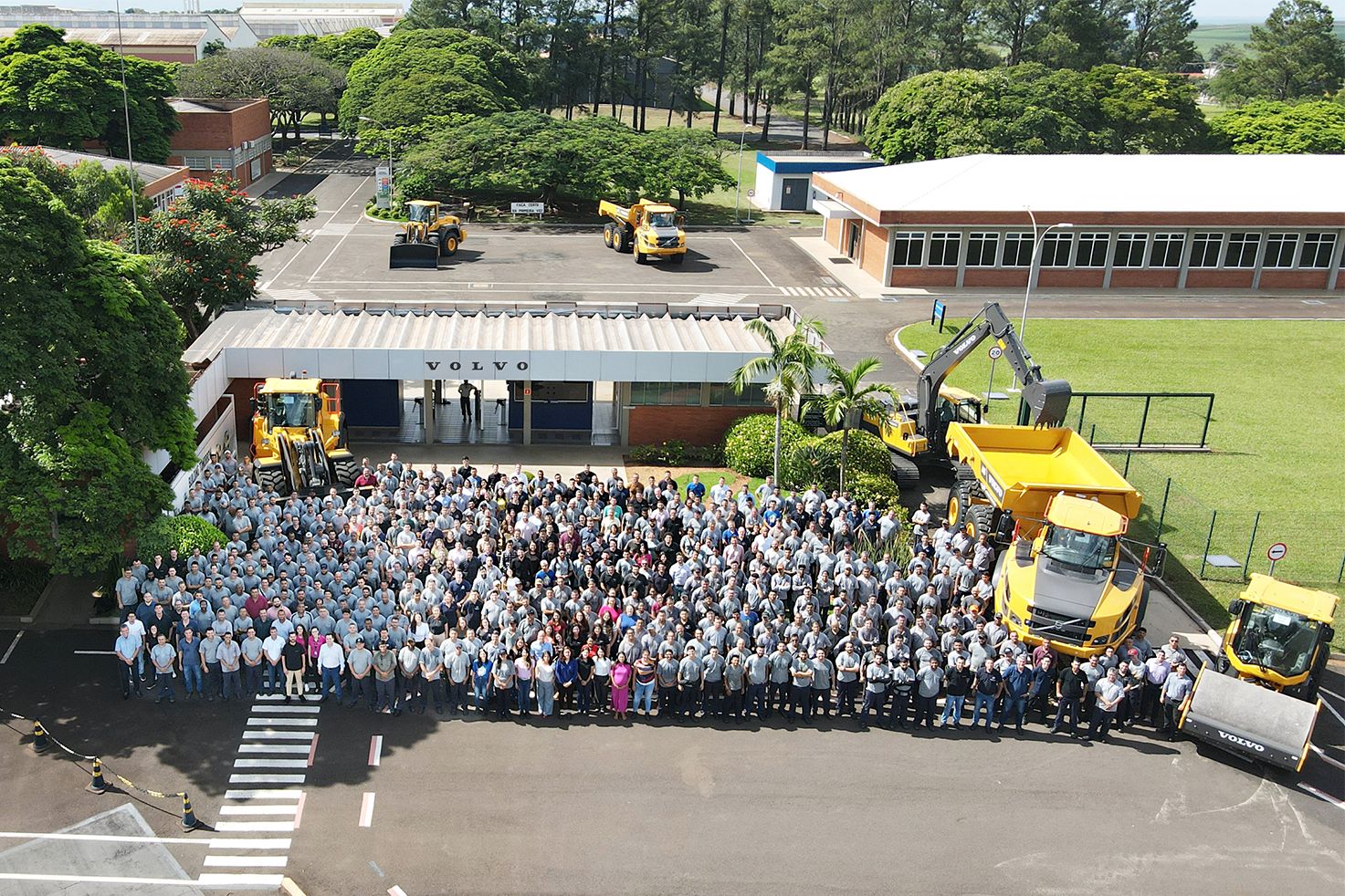 Fábrica da Volvo CE no Brasil celebra 50 anos 