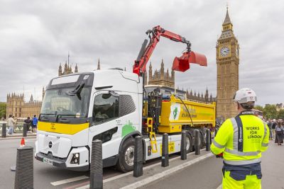 Ringway has become the first fleet in the UK to take delivery of Volvo’s newest model, the FM Low Entry.  