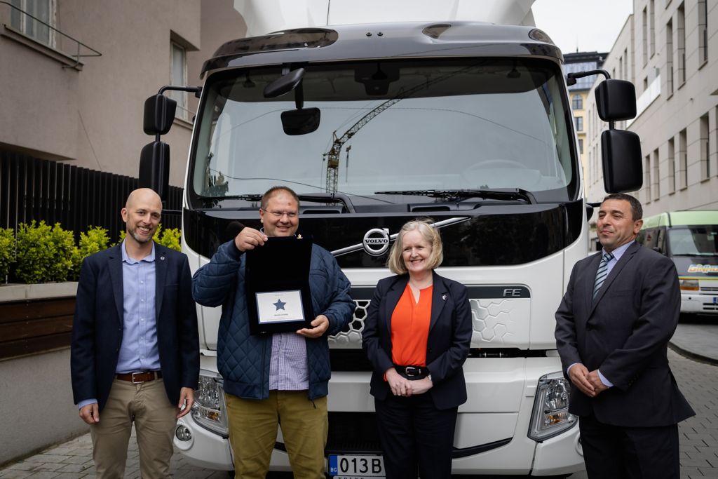 Volvo достави първият електрически камион в България на Финес-2 ЕООД.