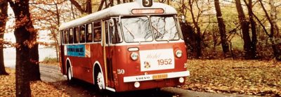 Historie-starý-červený-autobus