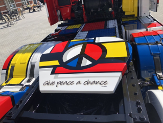 Volvo FH Art - give peace a chance